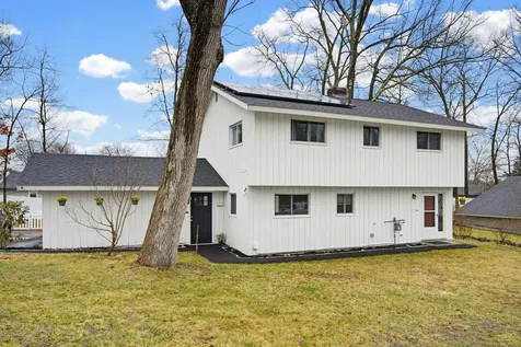 10 Weymouth Drive Nashua NH 03062