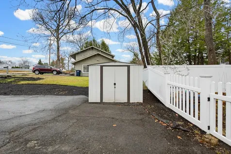 10 Weymouth Drive Nashua NH 03062