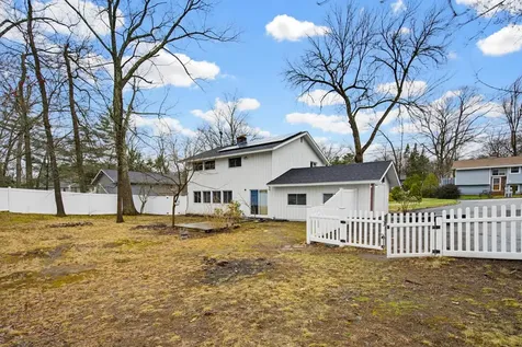 10 Weymouth Drive Nashua NH 03062