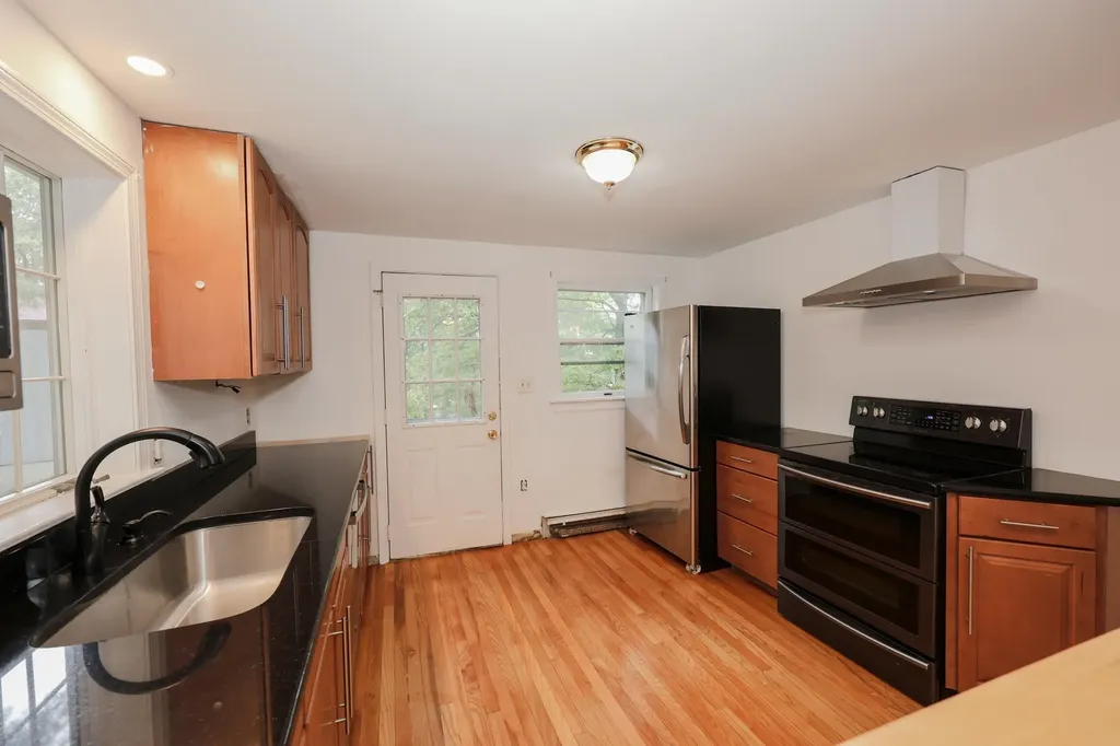 85 Taylor Street Nashua NH 03060