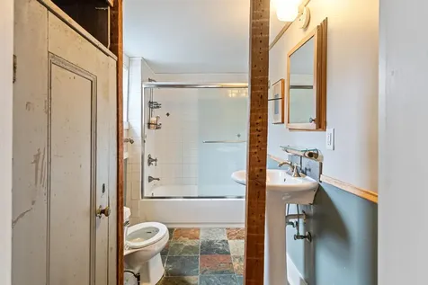 128 East Main Street Richmond VT 05477