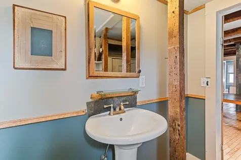 128 East Main Street Richmond VT 05477