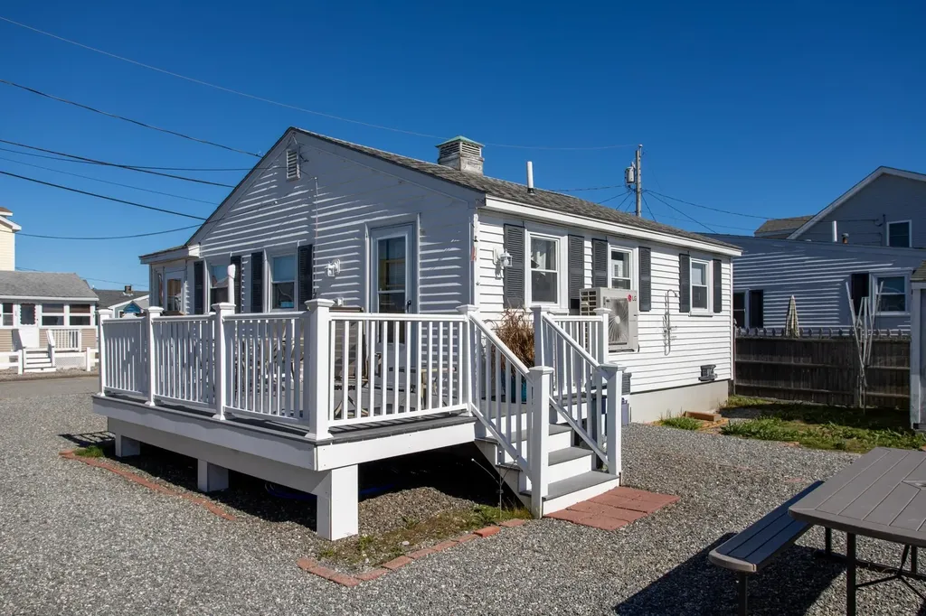 23 Diane Lane Hampton NH 03842