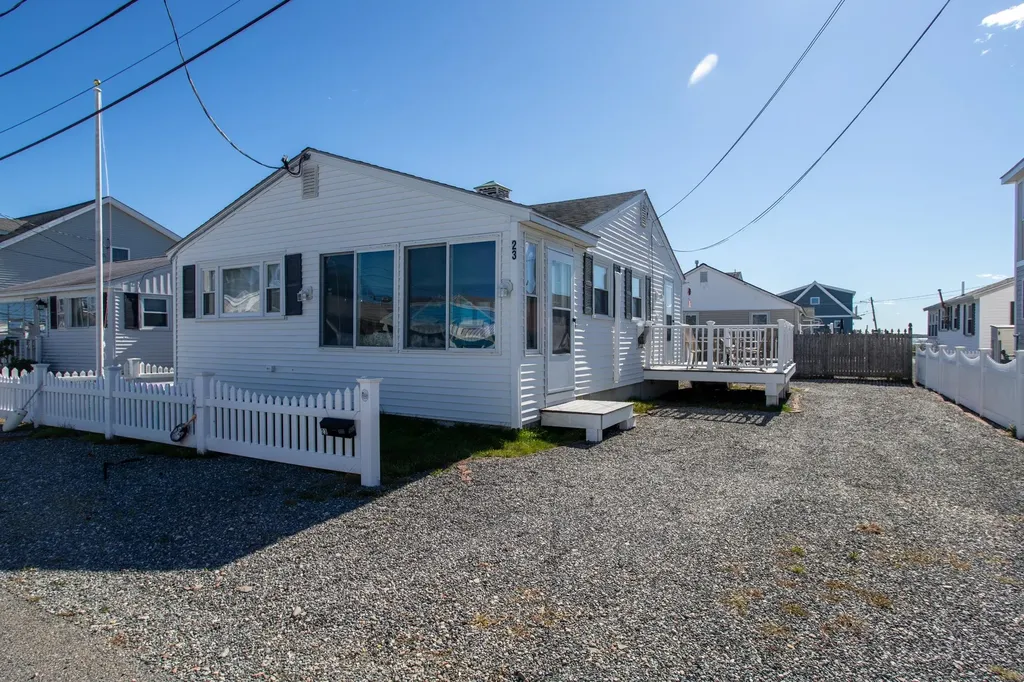 23 Diane Lane Hampton NH 03842