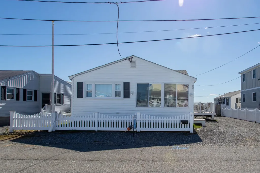 23 Diane Lane Hampton NH 03842