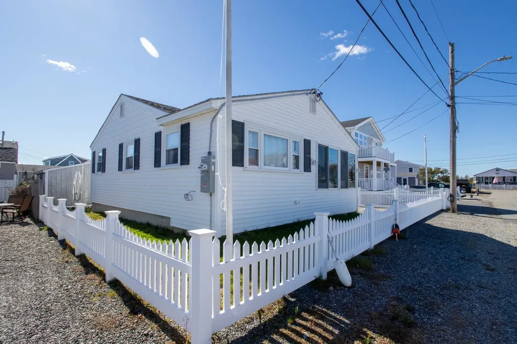 23 Diane Lane Hampton NH 03842
