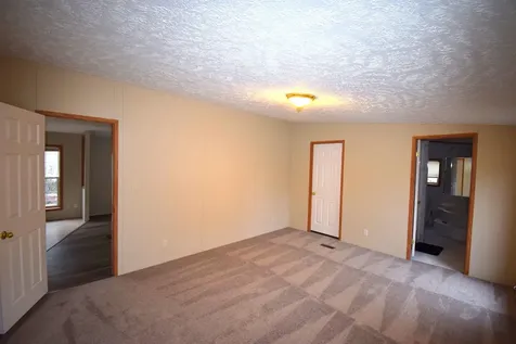 6 George's Lane Fremont NH 03044