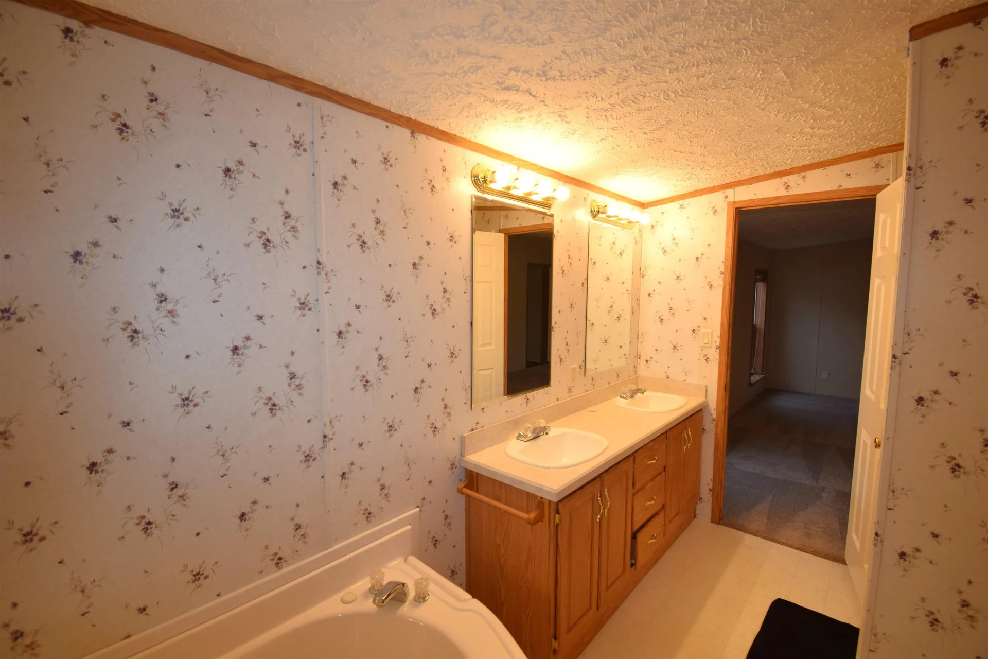 6 George's Lane Fremont NH 03044