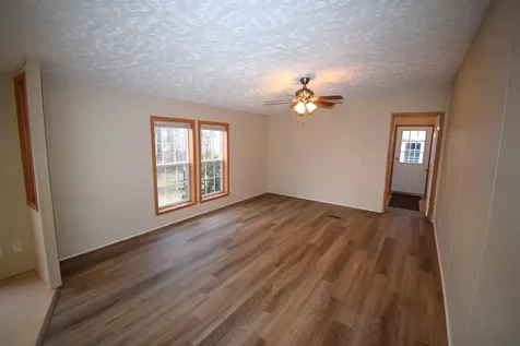 6 George's Lane Fremont NH 03044