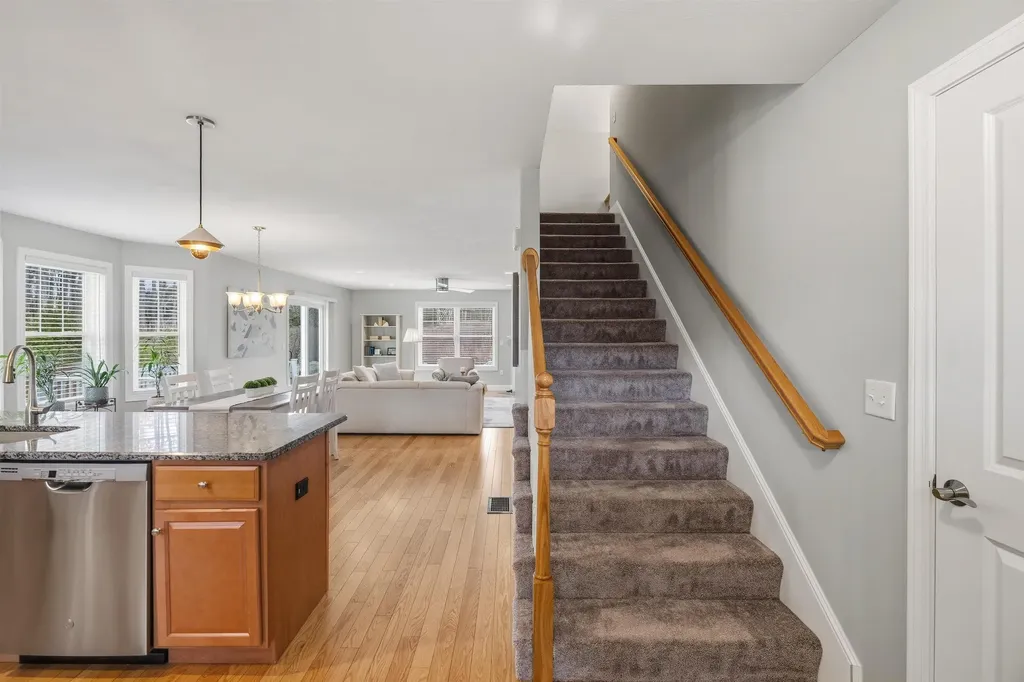 9 Redwood Road Pelham NH 03076