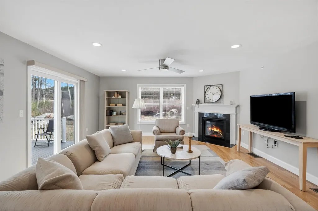 9 Redwood Road Pelham NH 03076