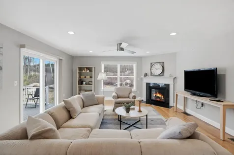 9 Redwood Road Pelham NH 03076