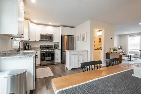 13 Sapphire Lane Nashua NH 03064