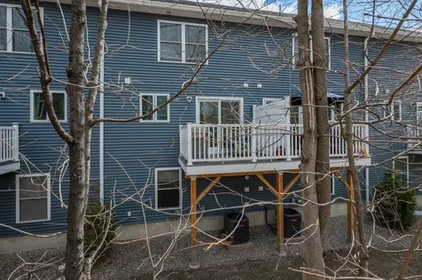 13 Sapphire Lane Nashua NH 03064