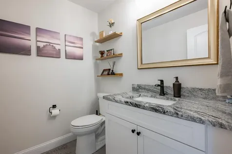 13 Sapphire Lane Nashua NH 03064
