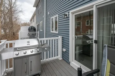 13 Sapphire Lane Nashua NH 03064