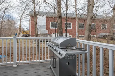 13 Sapphire Lane Nashua NH 03064