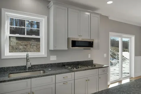 10 Shelburne Lane Concord NH 03301