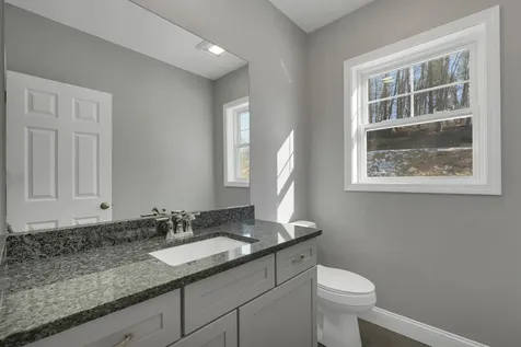 10 Shelburne Lane Concord NH 03301