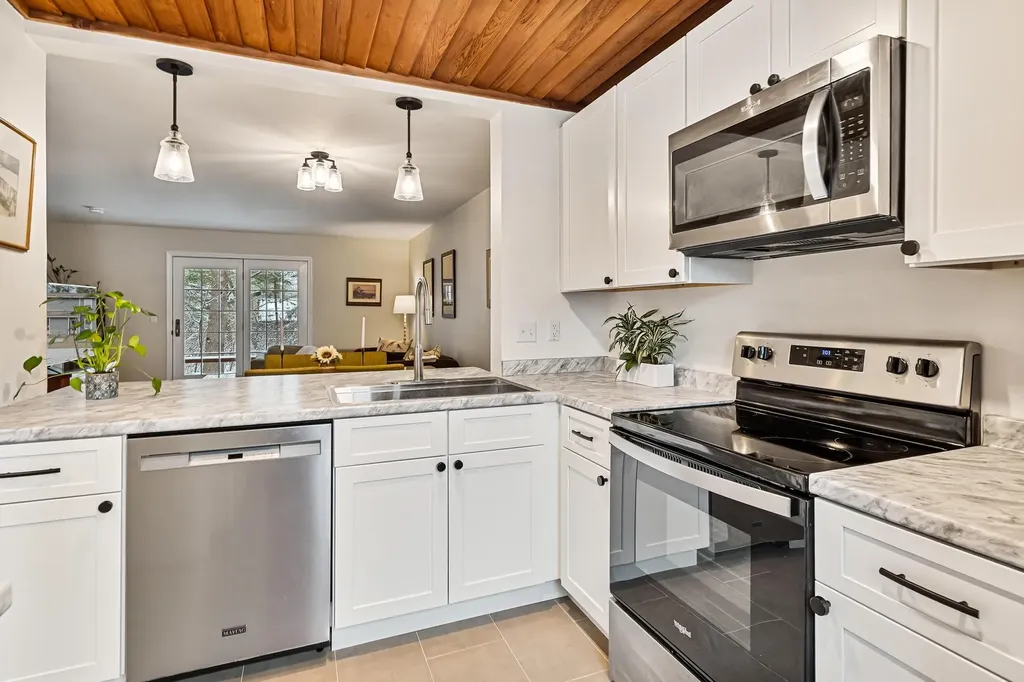 65 Pine Ledge Court Burlington VT 05401