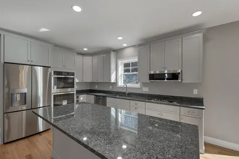 10 Shelburne Lane Concord NH 03301