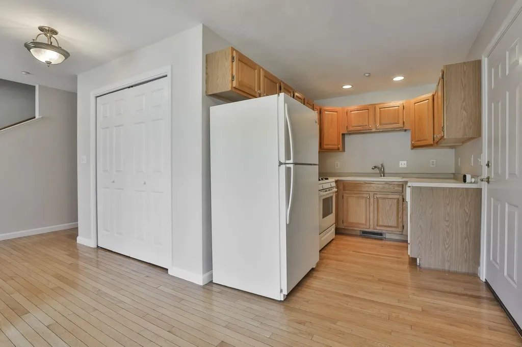 11 Echo Shore Drive Merrimack NH 03054
