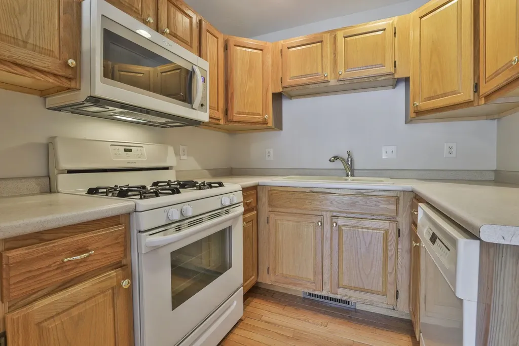 11 Echo Shore Drive Merrimack NH 03054