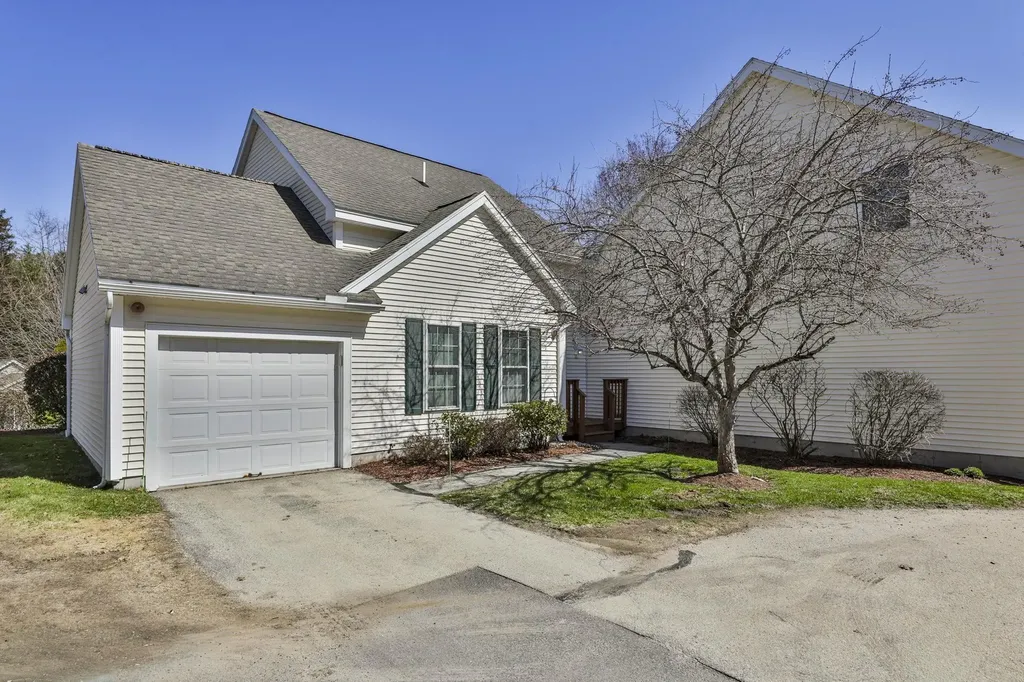 11 Echo Shore Drive Merrimack NH 03054