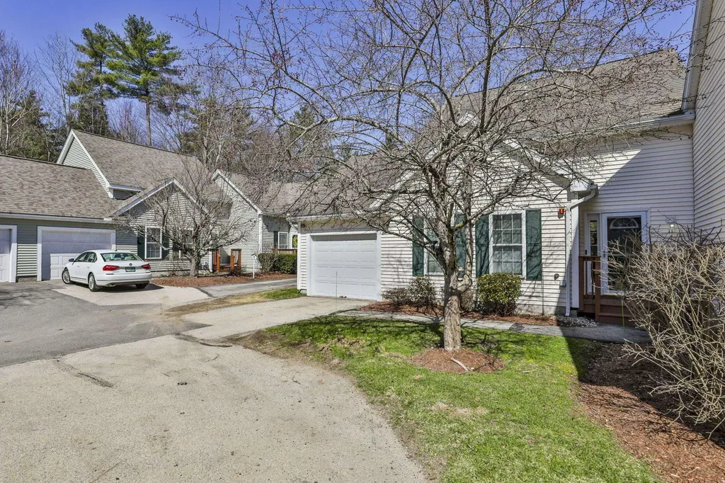11 Echo Shore Drive Merrimack NH 03054