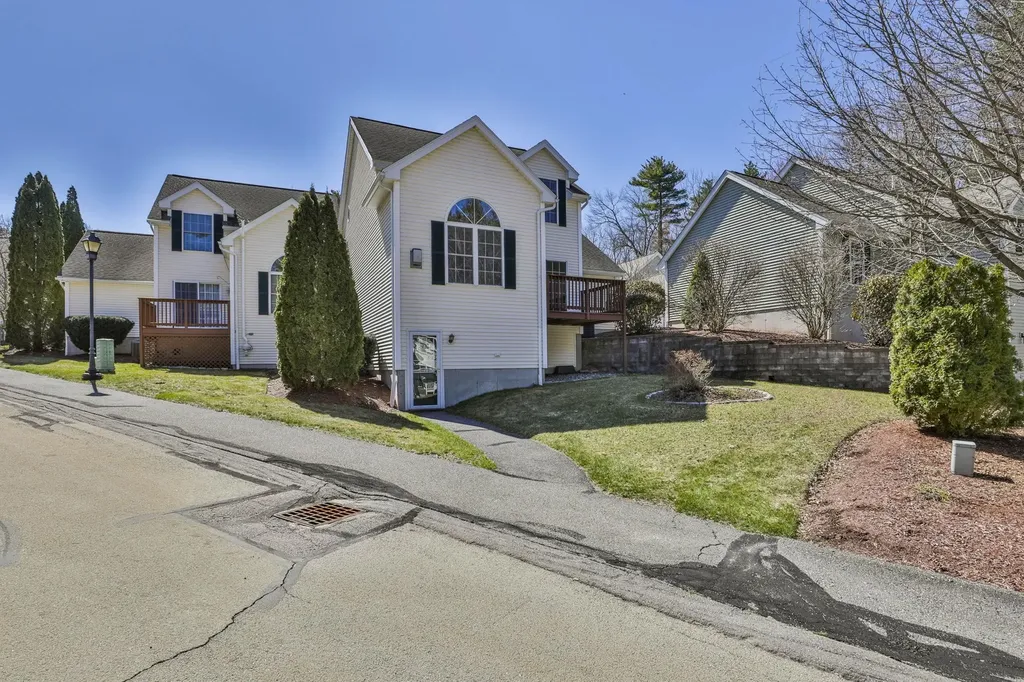 11 Echo Shore Drive Merrimack NH 03054