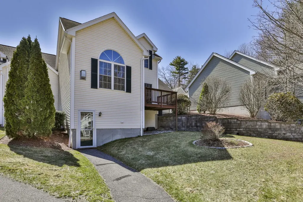 11 Echo Shore Drive Merrimack NH 03054