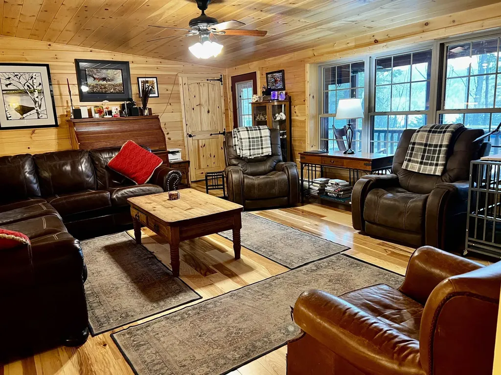 2243 West Lake Road Poultney VT 05774