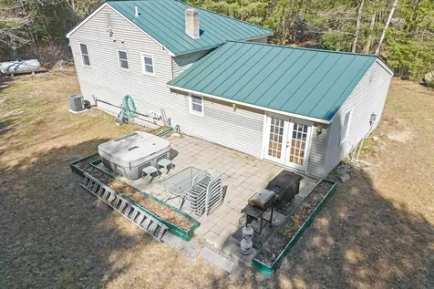 567 N Stark Highway Weare NH 03281