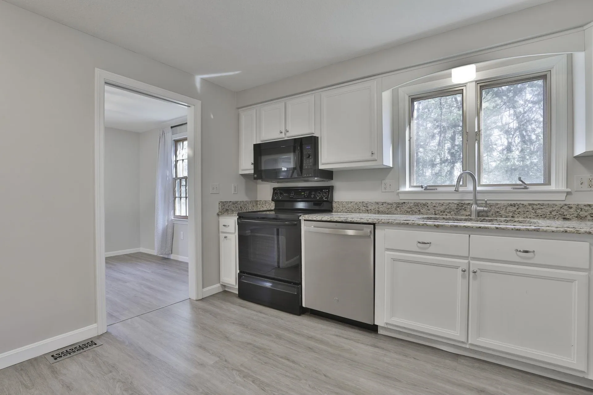 13 Cider Lane Nashua NH 03063
