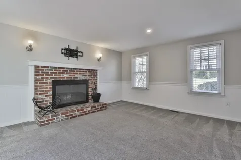 13 Cider Lane Nashua NH 03063
