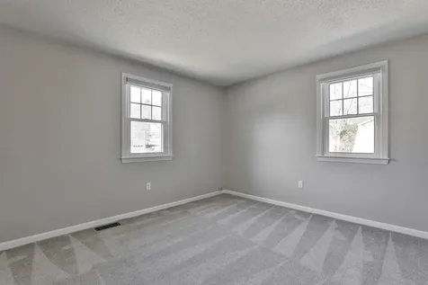13 Cider Lane Nashua NH 03063