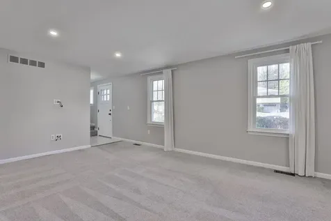 13 Cider Lane Nashua NH 03063