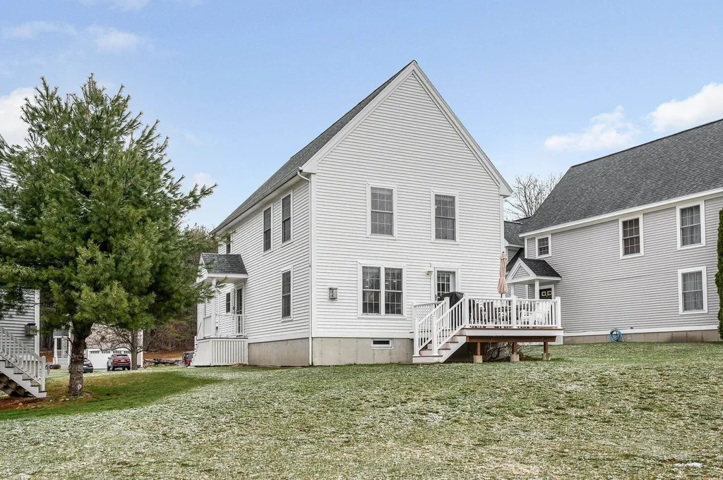 61 Barbara Lane Hudson NH 03051