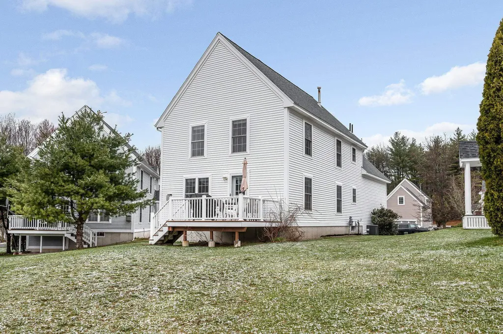 61 Barbara Lane Hudson NH 03051