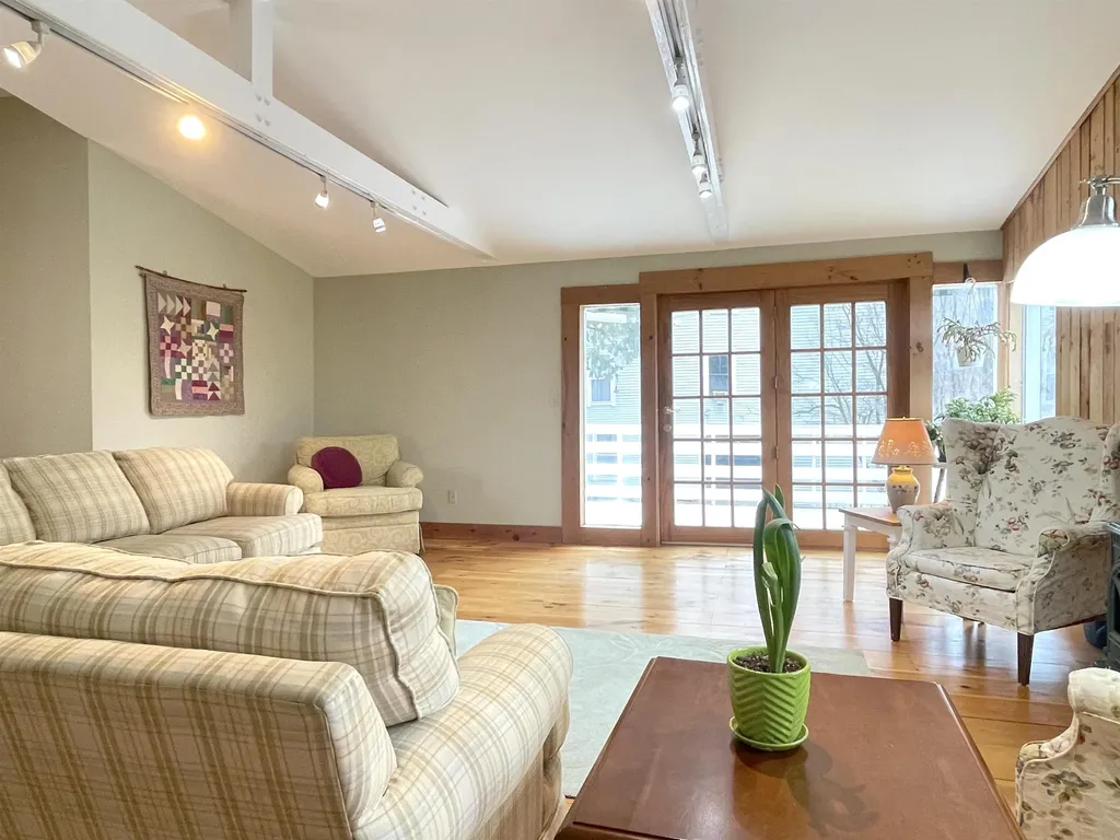 27 Pine Street Peterborough NH 03458