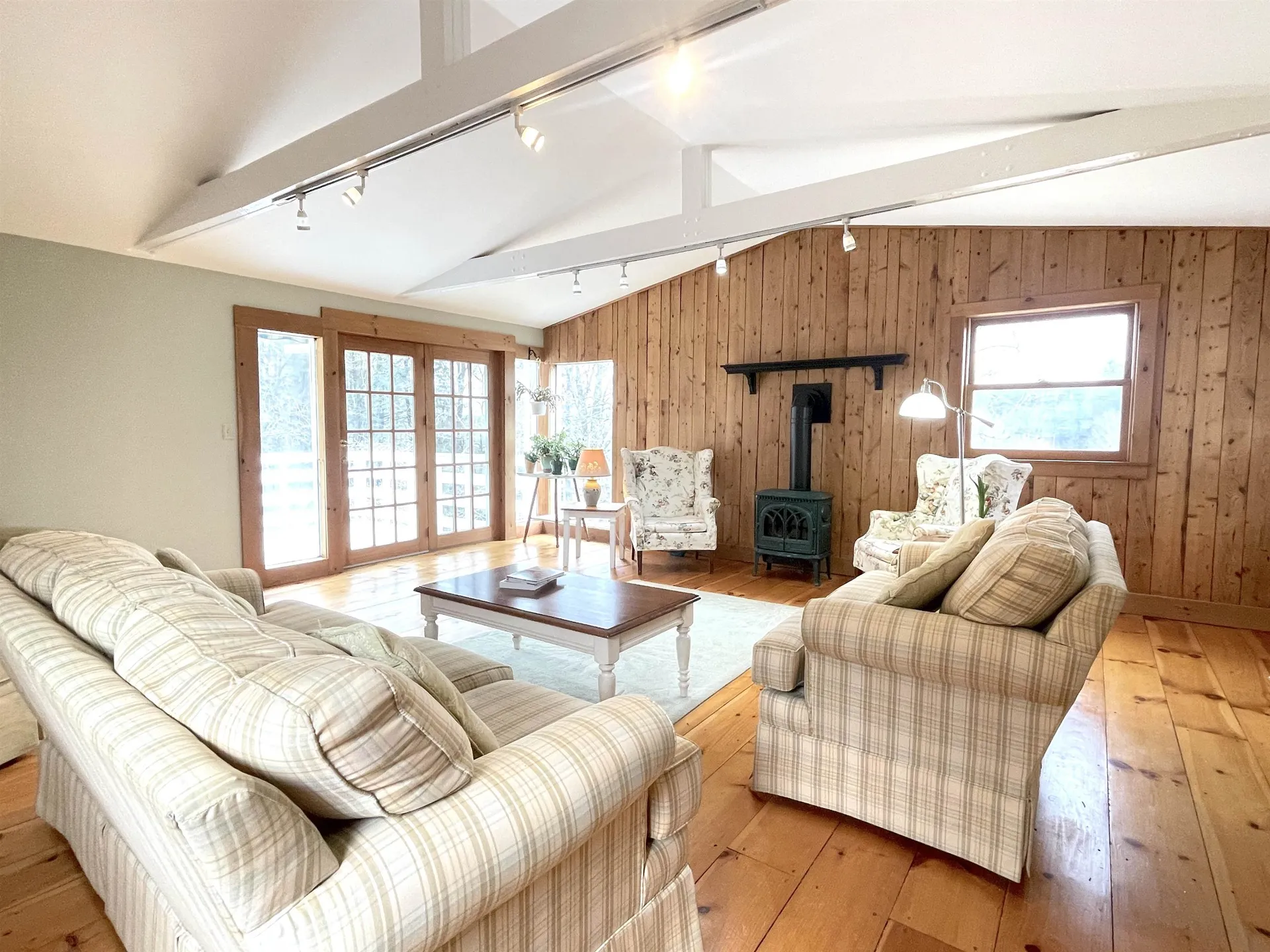 27 Pine Street Peterborough NH 03458