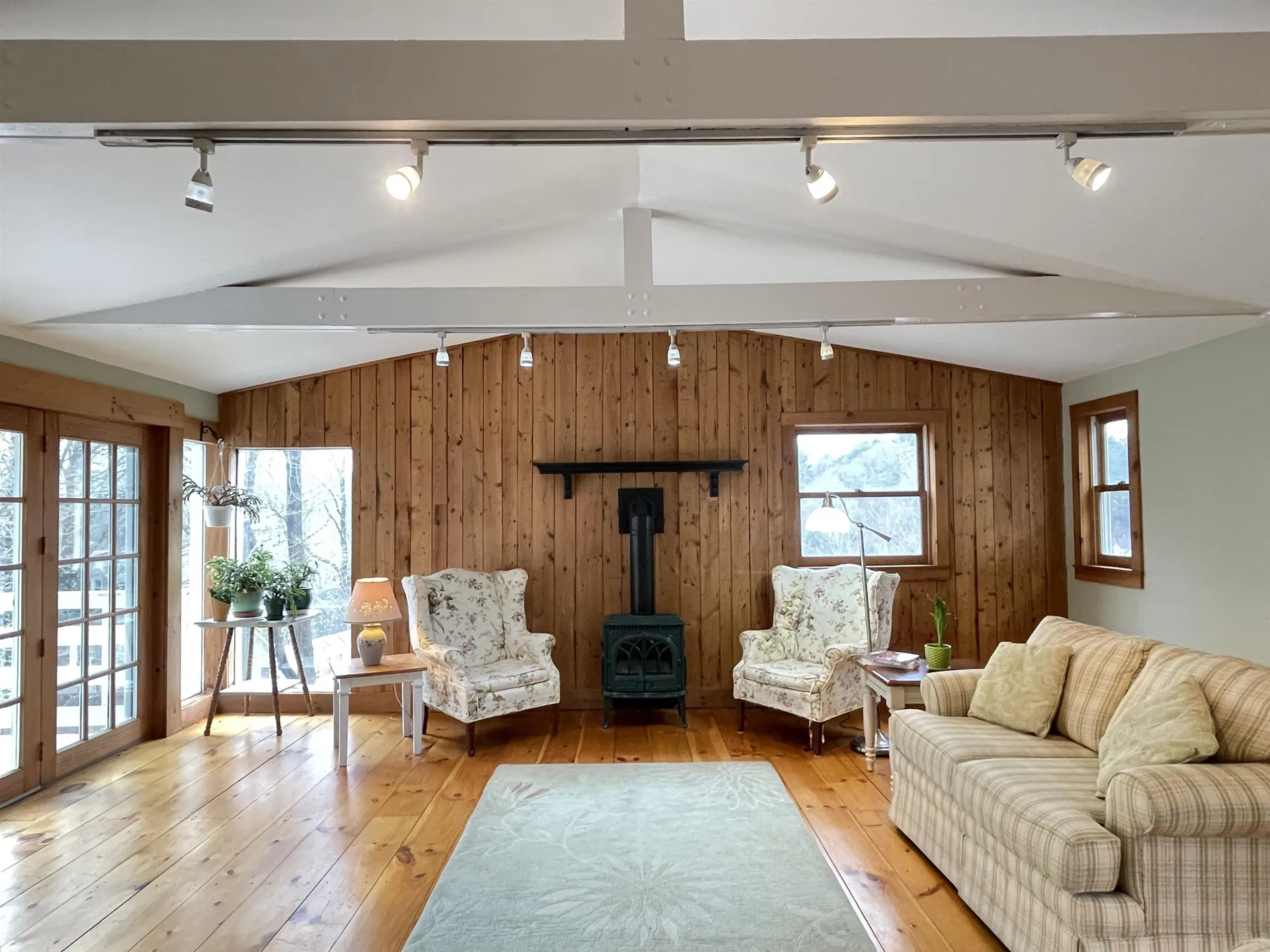 27 Pine Street Peterborough NH 03458