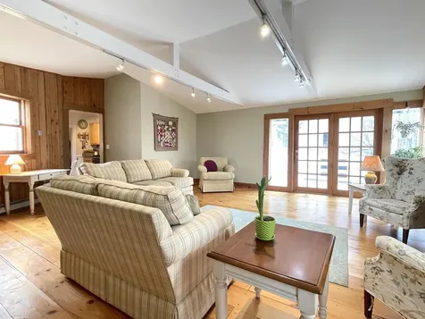 27 Pine Street Peterborough NH 03458