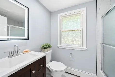 27 Gilcreast Road Londonderry NH 03053