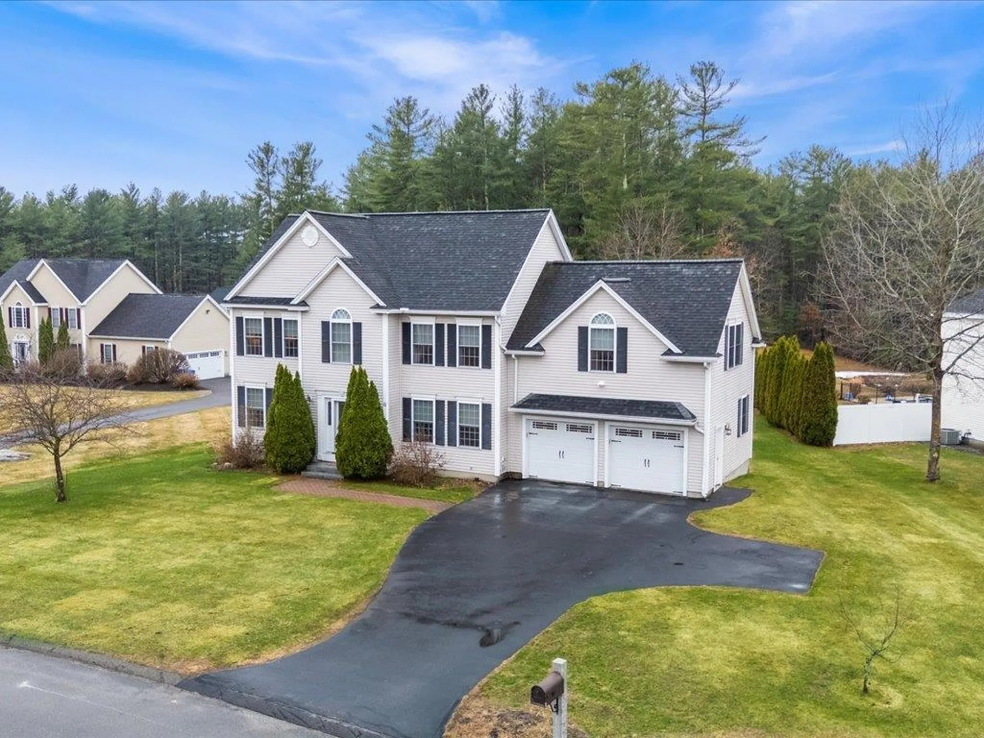 11 Tanager Way Londonderry NH 03053