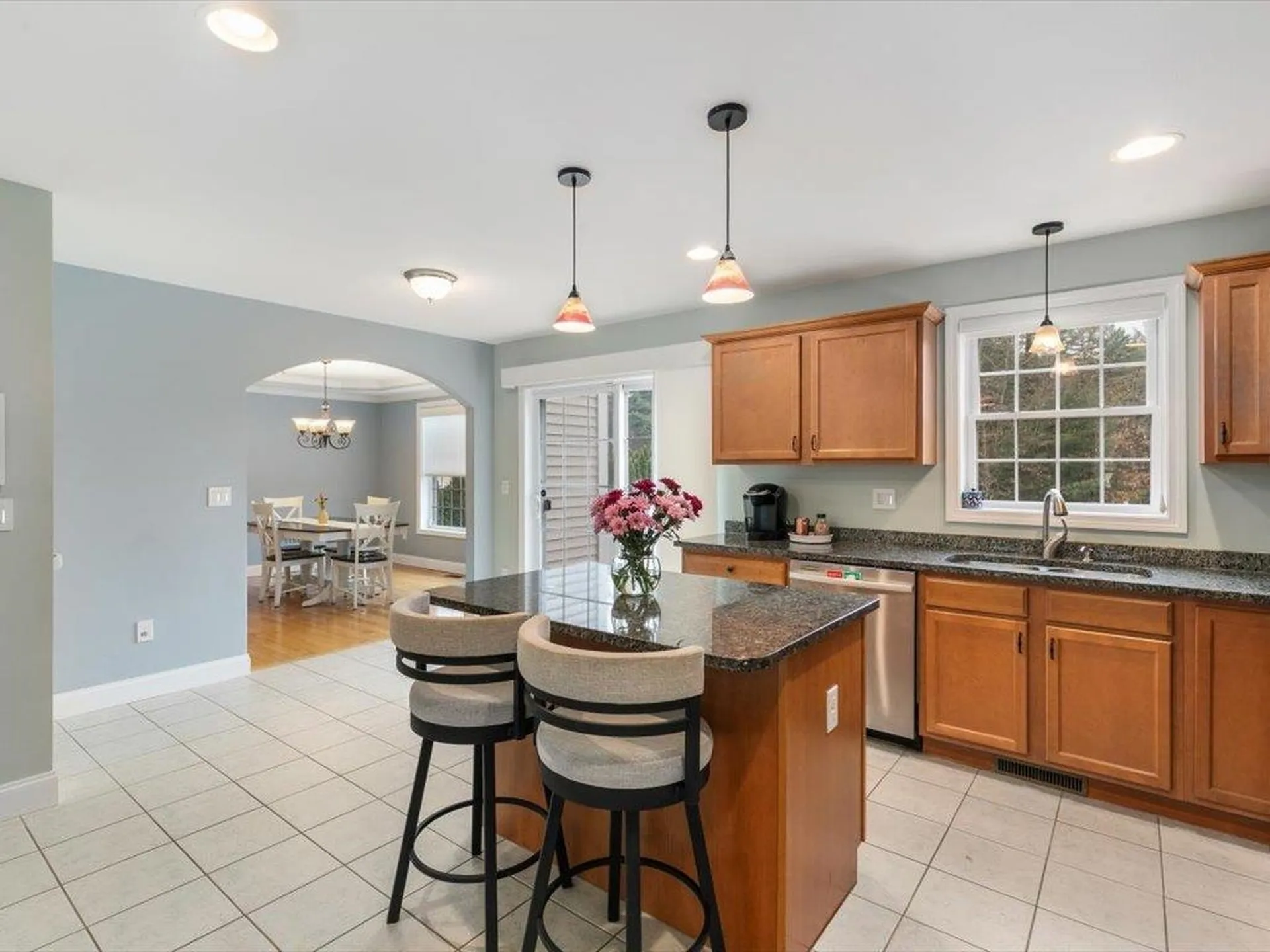 11 Tanager Way Londonderry NH 03053