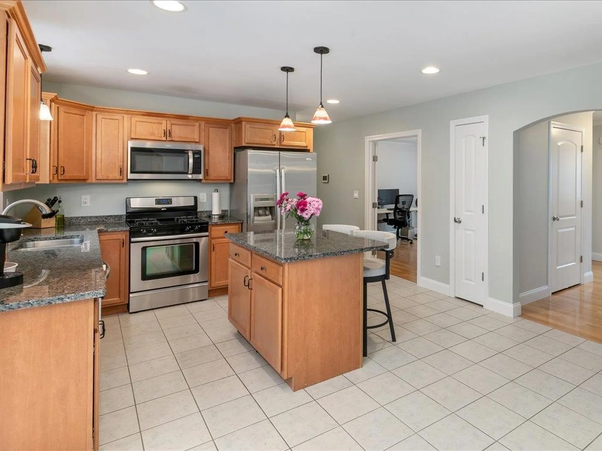 11 Tanager Way Londonderry NH 03053