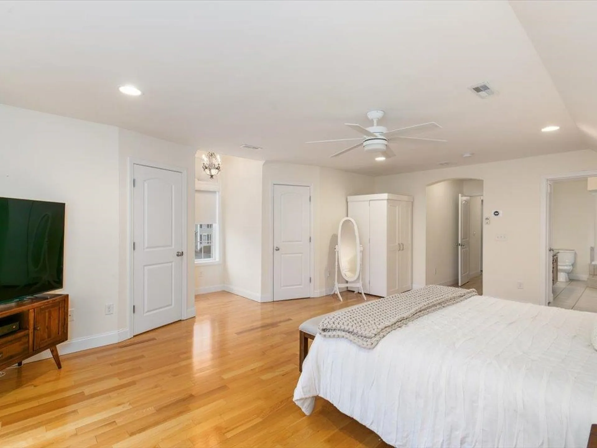 11 Tanager Way Londonderry NH 03053
