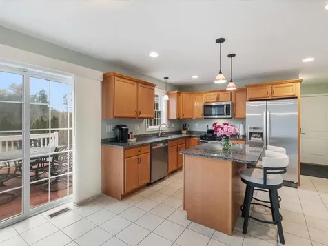 11 Tanager Way Londonderry NH 03053