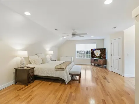 11 Tanager Way Londonderry NH 03053